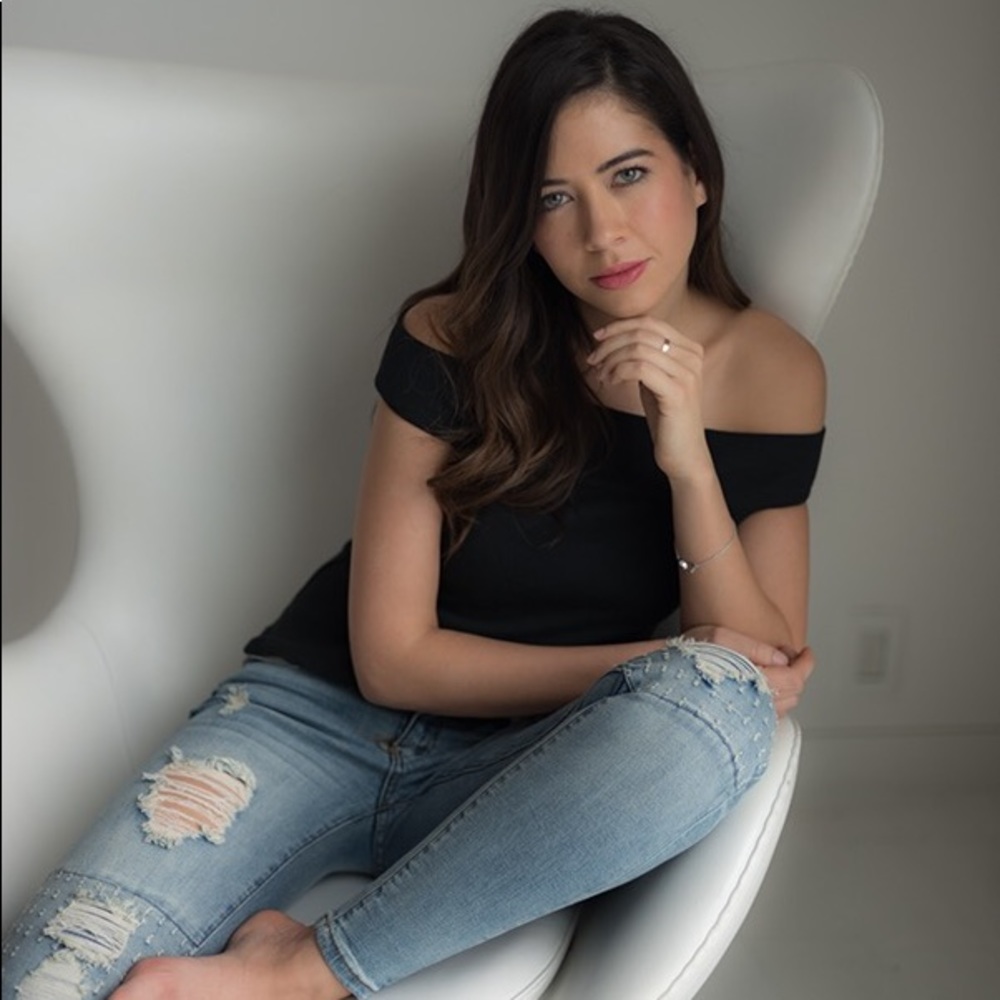 Meet your Posher, Denisse - Picture 2 of 15